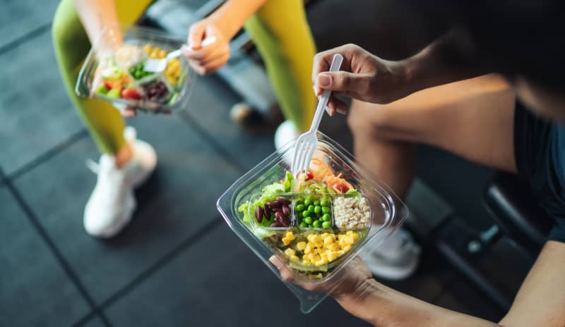 comer proteínas