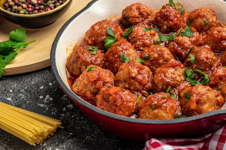 Albondigas con tomate hechas al horno