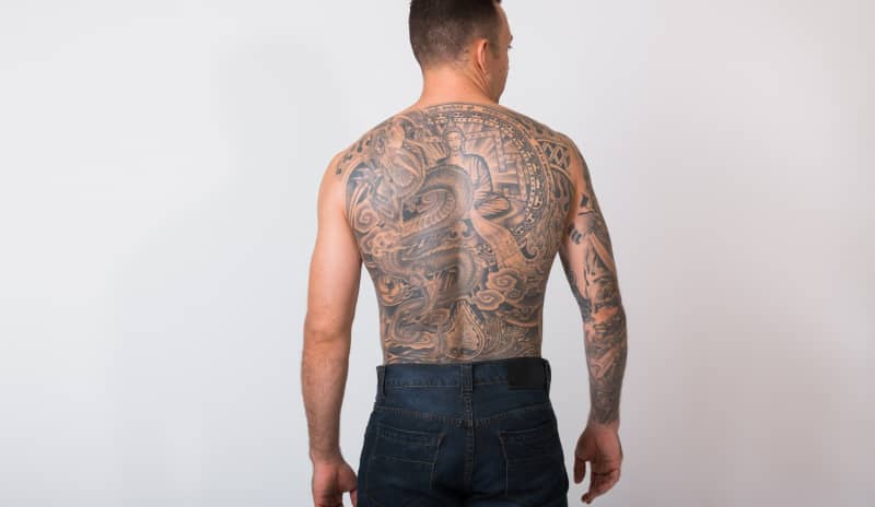epidural y tatuajes hombre