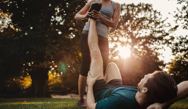 temblor de brazos al hacer fuerza