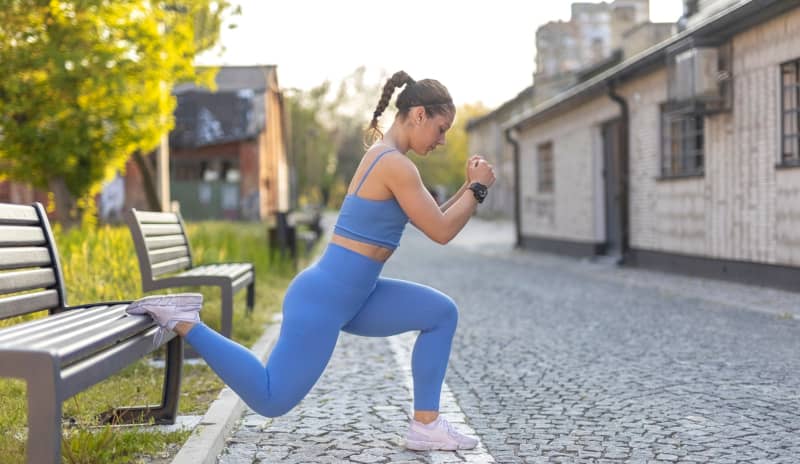 Hacer ejercicios para fortalecer el cuádriceps trae consigo numerosos beneficios, tanto funcionales como estéticos