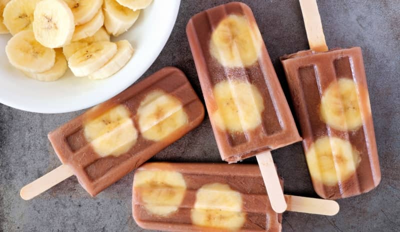 Los helados caseros de hielo son la opción más sencilla de hacer, y da rienda suelta a los más imaginativos.