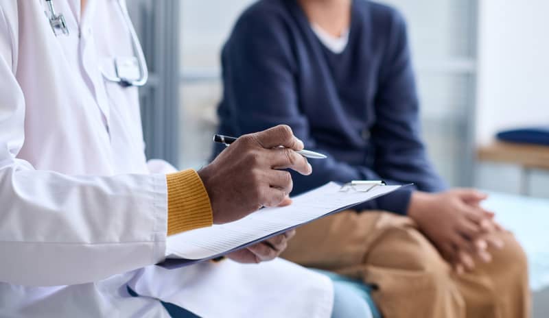 El síndrome de Münchausen implica una necesidad psicológica de recibir atención médica constante.