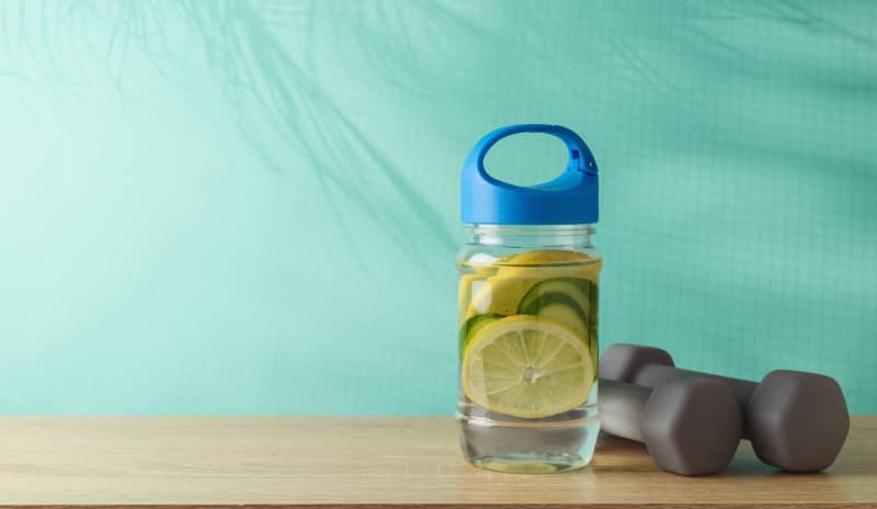 Cómo acelerar el metabolismo con agua y fruta