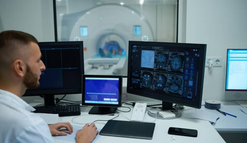 resonancia magnética cerrada