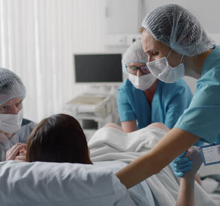 matrona en el postparto