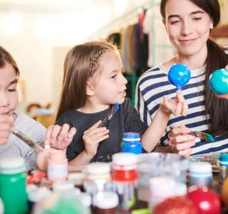 Adornos navideños caseros hechos en familia