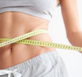 como hacer el cálculo del peso ideal en mujer