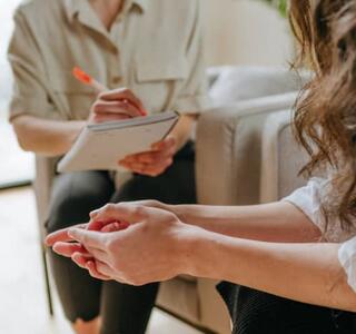 Acudir al psicólogo es indispensable a la hora de plantear cómo curar la depresión