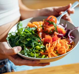 ensalada con alimentos antioxidantes