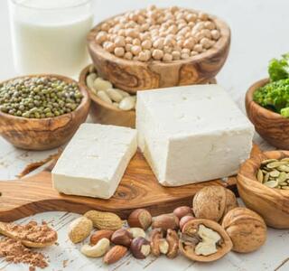 selección de alimentos que contienen proteína vegetal