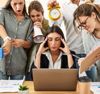 Mujer con ruido mental