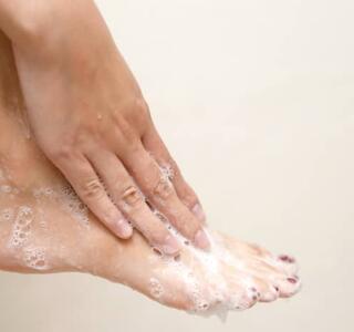Mantener una buena higiene es parte fundamental del cuidado de los pies