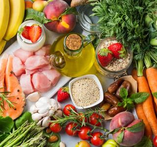 Mantener una dieta equilibrada y variada es fundamental para mejorar la salud a largo plazo.