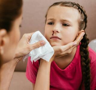 El sangrado nasal es común en niños durante los cambios estacionales