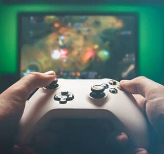 Adicción a los videojuegos representado por un mando