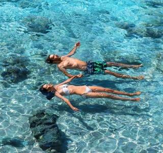 Los beneficios del agua marina incluyen la mejora de la circulación sanguínea.