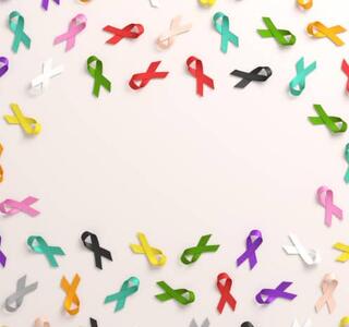 Lazos de colores como símbolo de la superación del cáncer