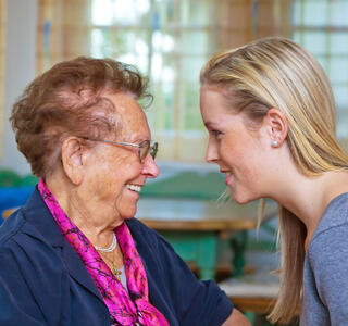 convivir con una persona mayor
