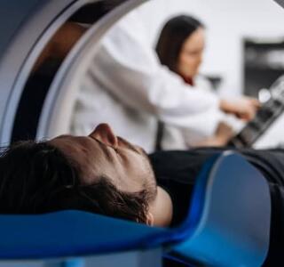 resonancia magnética cerrada