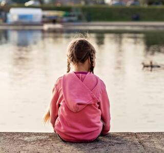 El autismo, o trastorno del espectro autista (TEA), es una condición del neurodesarrollo que afecta la forma en la que una persona se comunica,