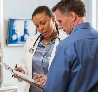 chequeo médico hombre