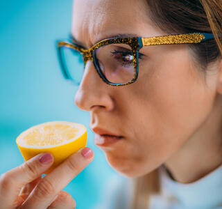 Pérdida del olfato, dificultad para concentrarse y dolor de cabeza Pérdida del olfato