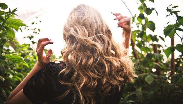 Pelo claro de forma natural