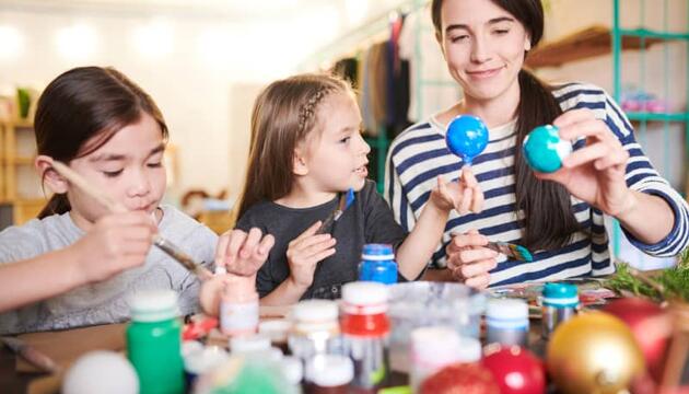 Adornos navideños caseros hechos en familia