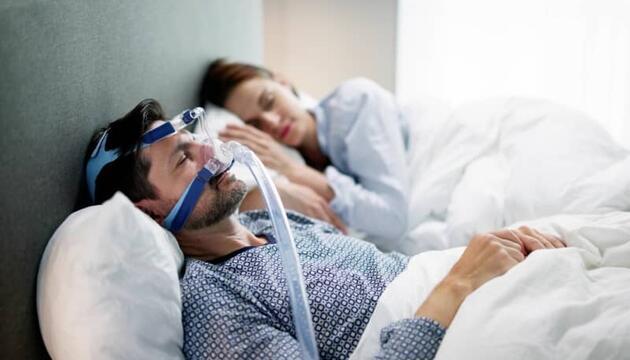 La CPAP es un tratamiento efectivo para dejar de roncar en casos de apnea del sueño.