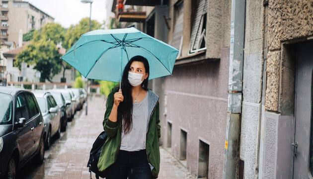 Uso correcto de mascarillas en tiempo adverso Mascarilla si se moja con la lluvia