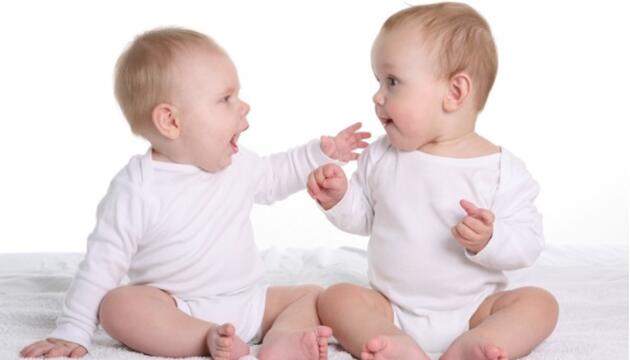 Cuando empieza a hablar un bebé. Posibles trastornos y dificultades hablar-bebe