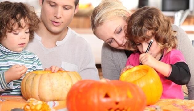 Cinco recetas sencillas para un Halloween con niños calabazas decoradas