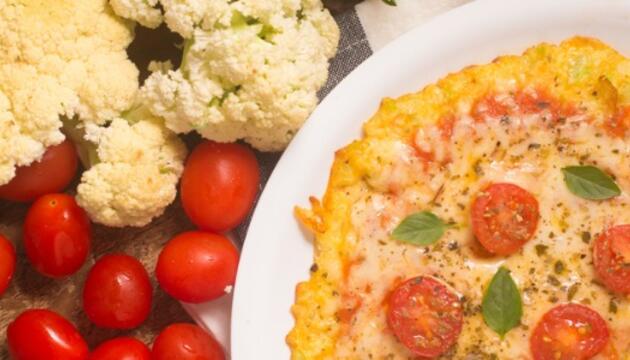 pizza con masa de coliflor