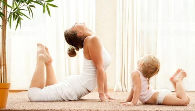 Beneficios del yoga en los niños yoga con niña