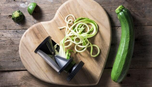 Receta espaguetis de calabacín al pesto rojo Receta espaguetis de calabacín al pesto rojo