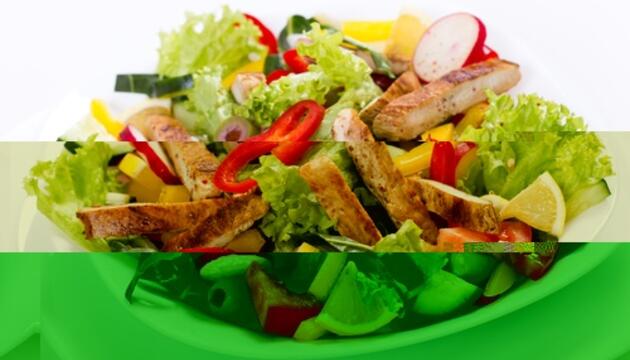 Año nuevo, dieta nueva ensalada variada