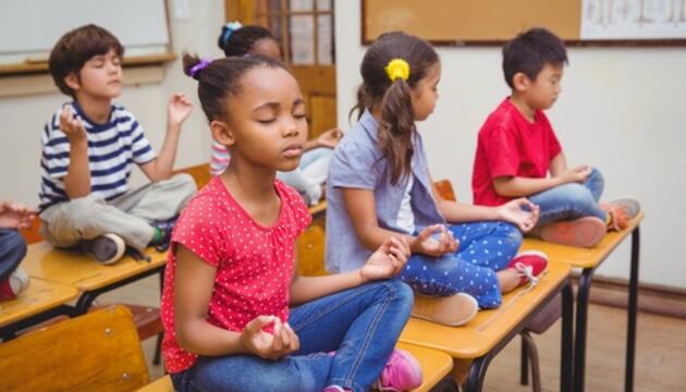Meditación para niños niños meditando
