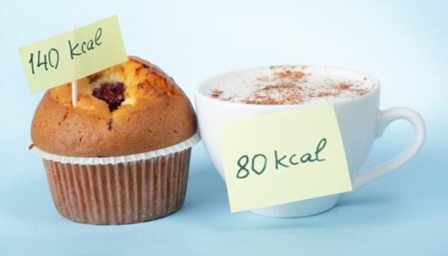¿Cuánto ejercicio tienes que hacer para quemar estos alimentos? Calorías de café y magdalena