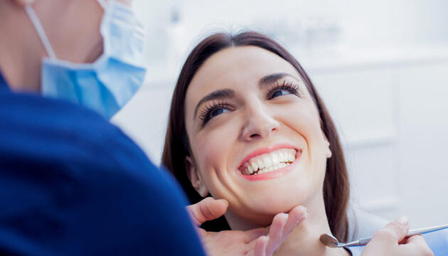 Implantes dentales, lo que debes saber antes de ponerte implantes dentales