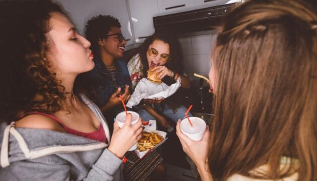 Alimentación en la adolescencia Alimentacion en la adolescencia
