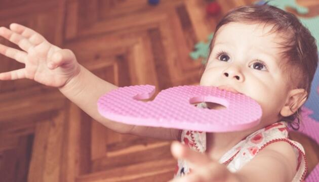 Dentición y cómo aliviarles niña número