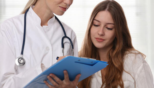 Visita al ginecólogo en la adolescencia Visita al ginecólogo en la adolescencia