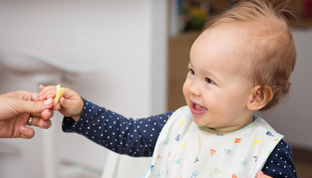 ¿Qué es el baby led weaning (BLW)? Que tu bebé coma solo