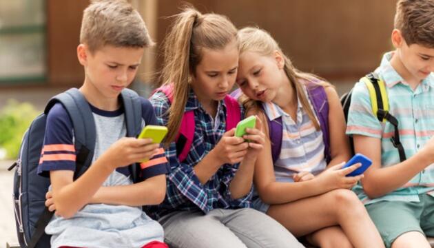 Lucía mi pediatra: Adolescentes y móviles Adolescentes y moviles