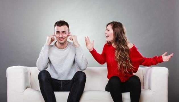 Discusión de pareja: ¿qué hacer? pareja a gritos