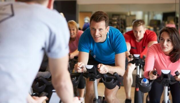 Spinning, G.A.P., hipopresivos ¿cuál es el mejor complemento del running? Clases dirigidas spinning