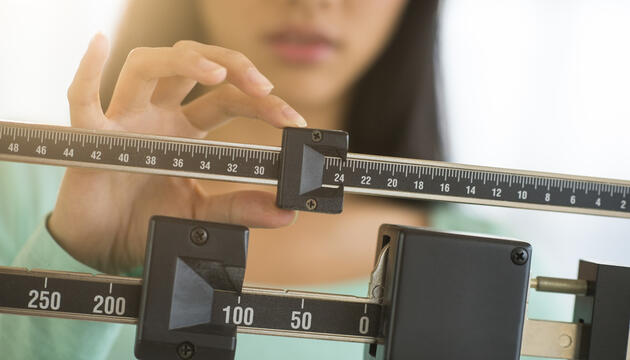 El índice de masa corporal se calcula con el peso