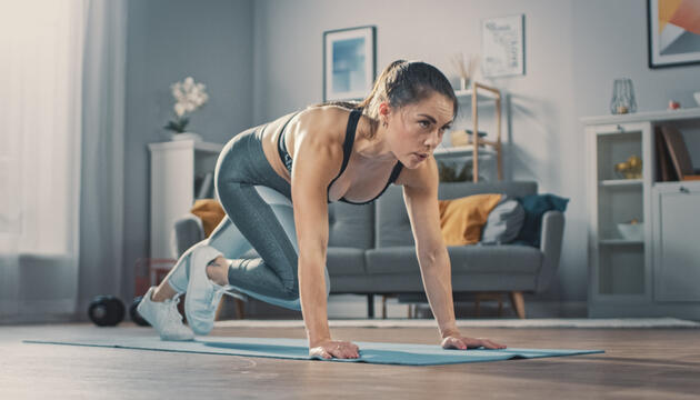 Cómo entrenar en casa cuando no puedes salir a correr ejercicios para corredores