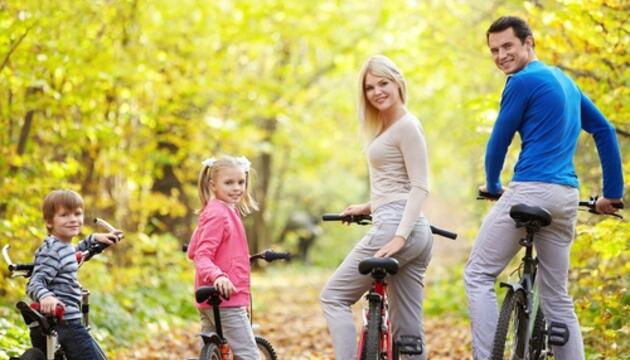 Cinco actividades deportivas perfectas para hacer en familia ciclismo en familia